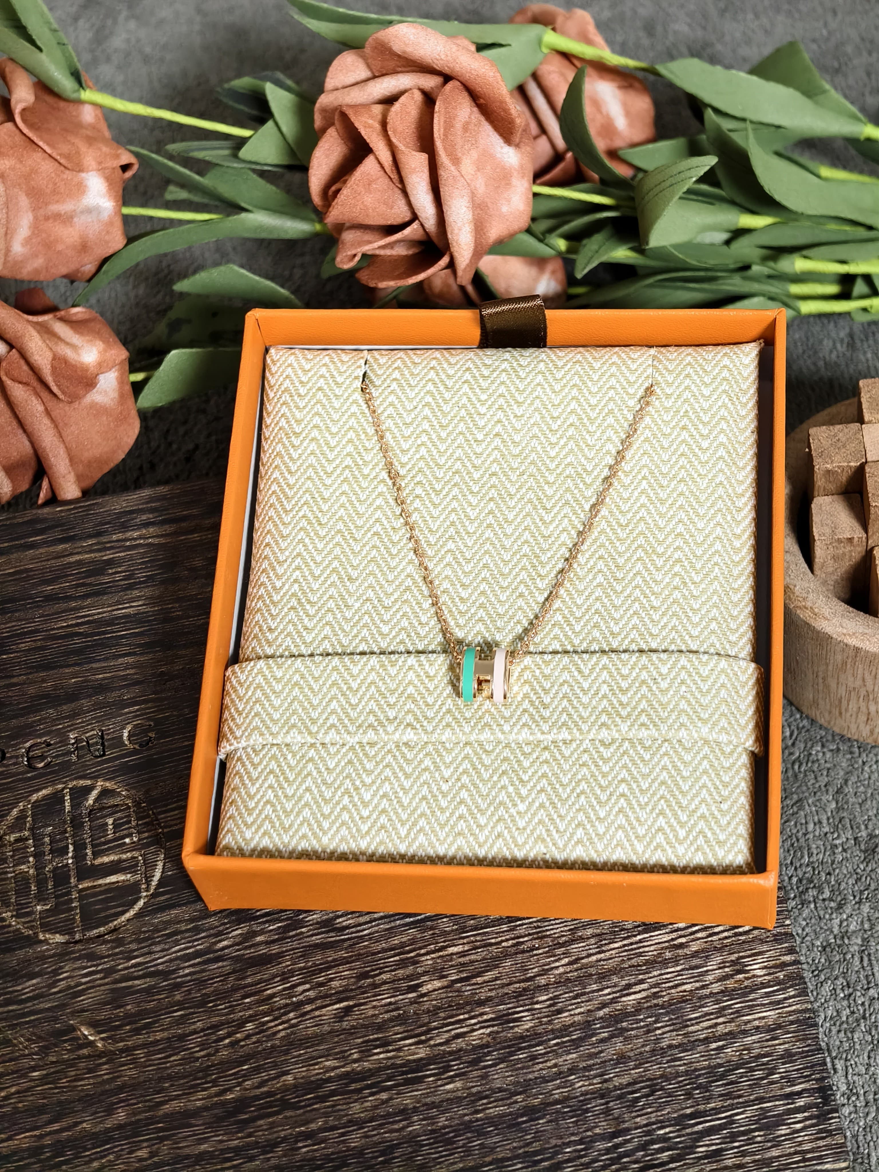 에르메스(HERMÈS) 신상 H 투톤 목걸이 상세 이미지 3