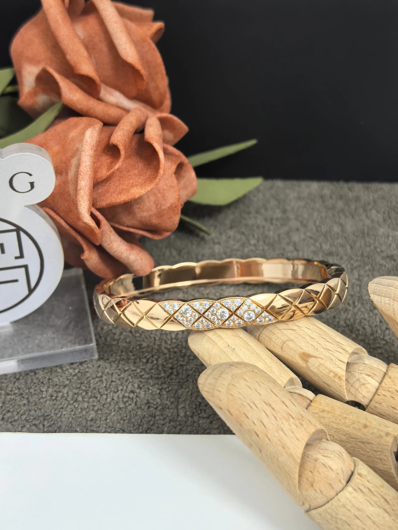 샤넬 퀼팅 와이드 하프 다이아 뱅글 3