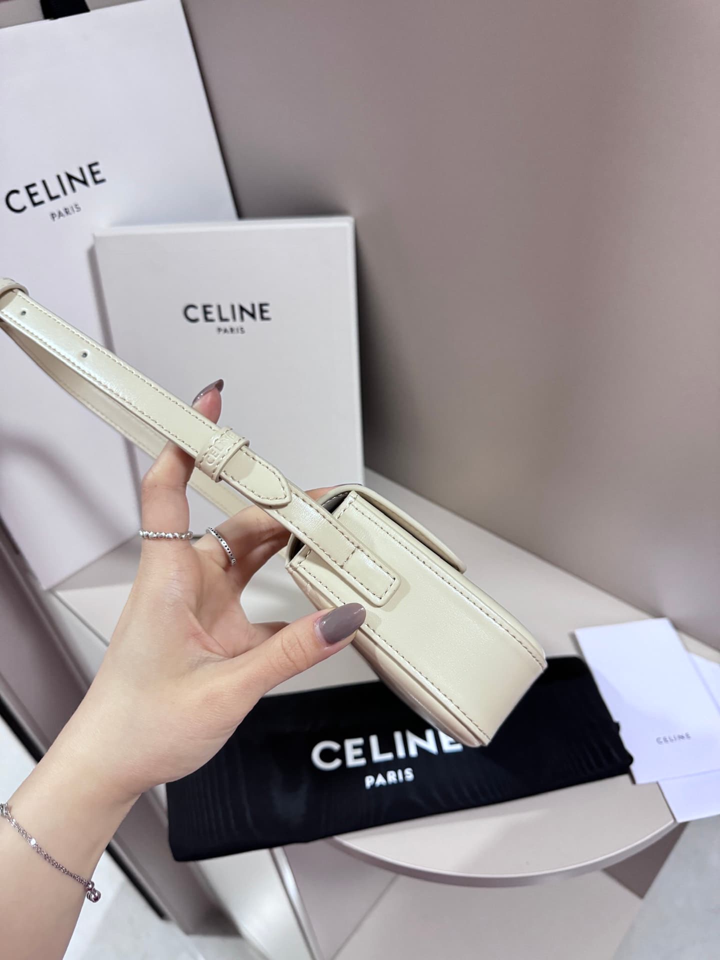 셀린느 클로드 숄더백 상세 이미지 6